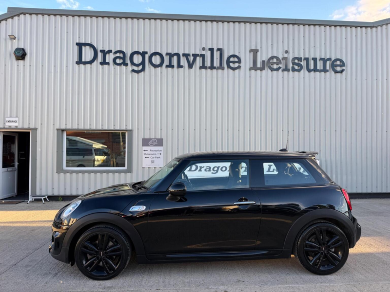 2018 MINI Hatch 2.0 Cooper S Euro 6 (s/s) 3dr in Black — image 1