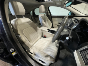 2017 Jaguar Xf 2.0d Portfolio Auto Euro 6 (s/s) 4dr in Blue — image 3