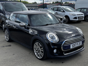 2017 MINI Hatch 1.5 3-Door Hatch Cooper Seven Edition in Black — image 4