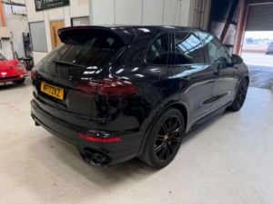 2017 Porsche Cayenne 3.6 Cayenne Gts V6 Tiptronic Auto 4WD 5dr in Black — image 4