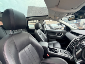2017 Land Rover Discovery Sport Td4 Hse in Red — image 4
