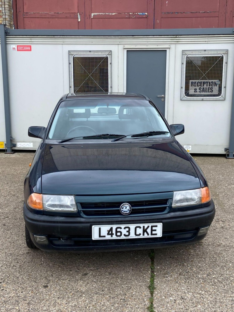 1993 Vauxhall Astra 2.0 in Blue — image 1