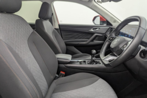 2025 MG MG Hs 1.5 T-Gdi Se SUV 5dr Petrol Manual Euro 6 (s/s) (169 Ps) in Red — image 3