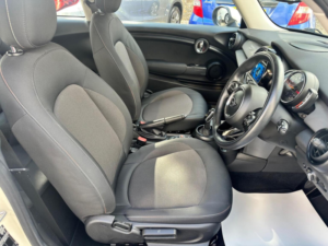 2018 MINI Hatch 1.5 Cooper Steptronic Euro 6 (s/s) 3dr in White — image 2