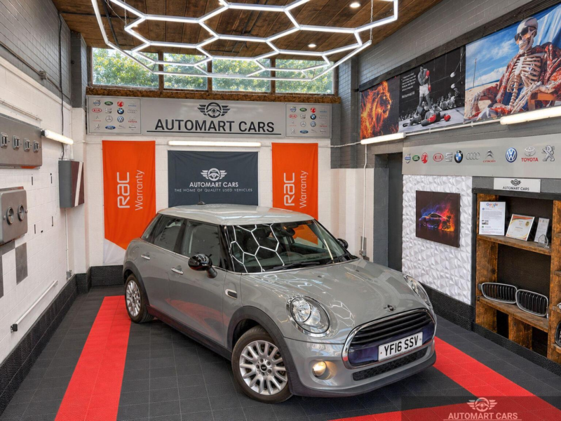2016 MINI Hatch 1.5 Cooper Euro 6 (s/s) 5dr in Grey — image 1