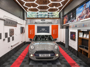 2016 MINI Hatch 1.5 Cooper Euro 6 (s/s) 5dr in Grey — image 2