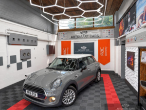 2016 MINI Hatch 1.5 Cooper Euro 6 (s/s) 5dr in Grey — image 3