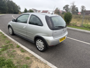 2005 Vauxhall Corsa 1.4 I 16v Design in Silver — image 3