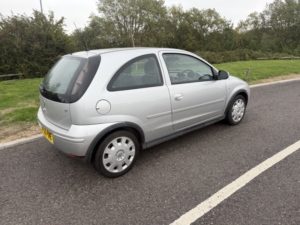 2005 Vauxhall Corsa 1.4 I 16v Design in Silver — image 5