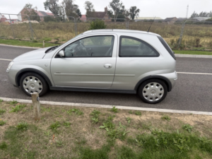 2005 Vauxhall Corsa 1.4 I 16v Design in Silver — image 6