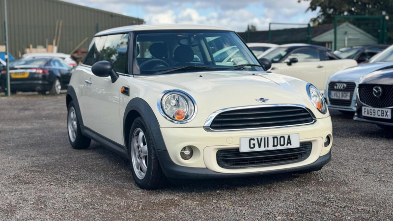 2011 MINI Hatch 1.6 One Euro 5 3dr in White — image 1