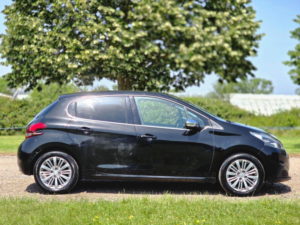 2017 Peugeot 208 1.2 Puretech Allure Eat Euro 6 (s/s) 5dr in Black — image 3