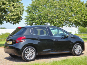 2017 Peugeot 208 1.2 Puretech Allure Eat Euro 6 (s/s) 5dr in Black — image 4