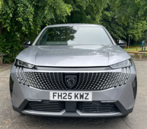 2025 Peugeot 3008 1.2 Allure SUV 5dr Petrol Hybrid E-Dsc6 Euro 6 (s/s) (136 Ps) in Grey — image 2