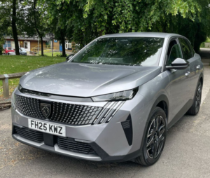 2025 Peugeot 3008 1.2 Allure SUV 5dr Petrol Hybrid E-Dsc6 Euro 6 (s/s) (136 Ps) in Grey — image 3