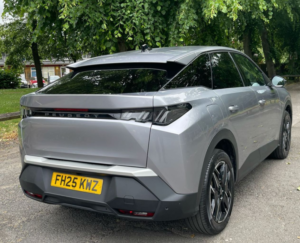 2025 Peugeot 3008 1.2 Allure SUV 5dr Petrol Hybrid E-Dsc6 Euro 6 (s/s) (136 Ps) in Grey — image 6