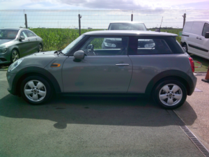 2016 MINI Hatch 1.2 One 3-Door Hatch in Grey — image 3