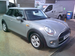 2016 MINI Hatch 1.2 One 3-Door Hatch in Grey — image 4