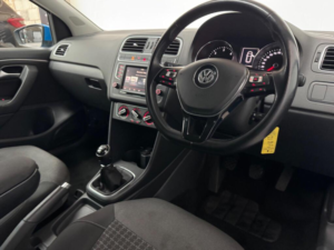 2015 Volkswagen Polo 1.4 Tdi Bluemotion Tech Sel Euro 6 (s/s) 5dr in Blue — image 4