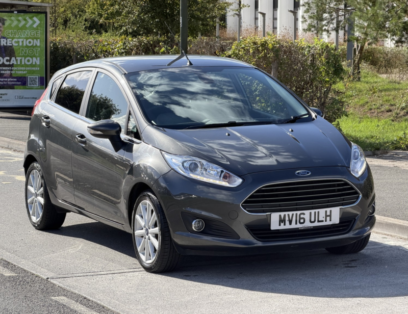 2016 Ford Fiesta 1.6 Titanium in Grey — image 1