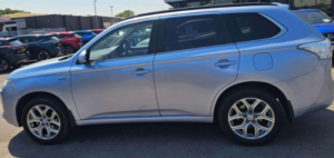 2014 Mitsubishi Outlander 2.0h 12kwh Gx4hs CVT 4WD Euro 5 (s/s) 5dr in Blue — image 2