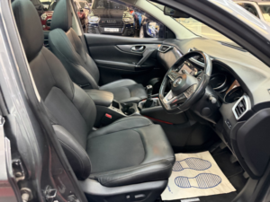 2017 Nissan Qashqai 1.5 Dci Tekna in Grey — image 2