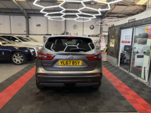 2017 Nissan Qashqai 1.5 Dci Tekna in Grey — image 5