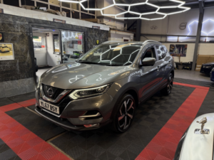 2017 Nissan Qashqai 1.5 Dci Tekna in Grey — image 6