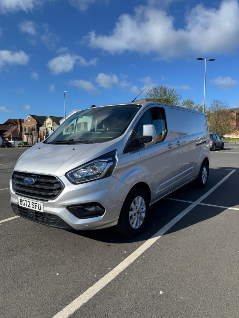 2022 Ford Transit Custom 2.0 Transit Custom Limited Van 300 L2 2.0l Ecoblue 130ps Fwd 6 Speed Manual in Silver — image 1