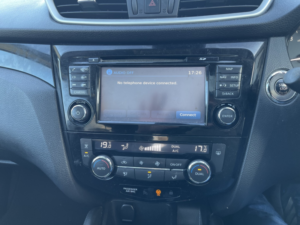 2014 Nissan Qashqai 1.2 Dig-T Acenta Premium in Silver — image 3