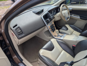 2010 Volvo Xc60 2.4 D5 Se Lux in Bronze — image 6