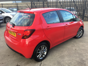 2014 Toyota Yaris 1.33 Dual Vvt-I Icon Hatchback 5dr Petrol Manual Euro 5 Euro 5 (99 Ps) in Red — image 3