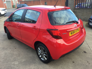 2014 Toyota Yaris 1.33 Dual Vvt-I Icon Hatchback 5dr Petrol Manual Euro 5 Euro 5 (99 Ps) in Red — image 6