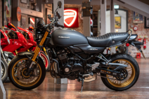 2025 Kawasaki Z900 Rs Se *just 15 Miles - Beautiful!* in Black — image 3