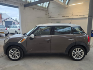 2012 MINI Countryman 1.6 Cooper D All4 Countryman in Brown — image 3