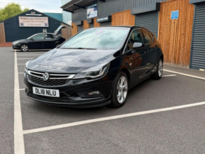 2018 Vauxhall Astra 1.4i Turbo Sri Nav Euro 6 5dr in Black — image 4