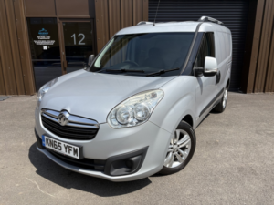2015 Vauxhall Combo 1.3 Cdti 2000 16v Sportive in Silver — image 3