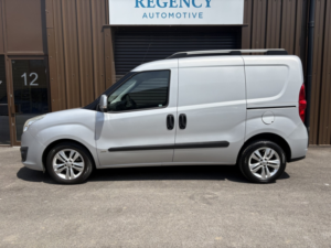 2015 Vauxhall Combo 1.3 Cdti 2000 16v Sportive in Silver — image 4