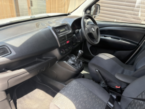 2015 Vauxhall Combo 1.3 Cdti 2000 16v Sportive in Silver — image 6