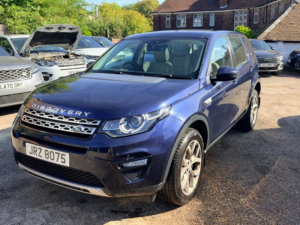 2015 Land Rover Discovery Sport Td4 Hse in Blue — image 3