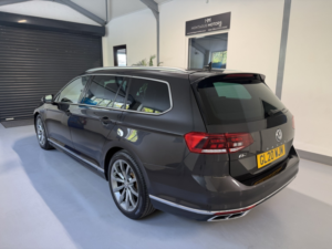 2020 Volkswagen Passat 2.0 Tdi Evo R-Line in Grey — image 3