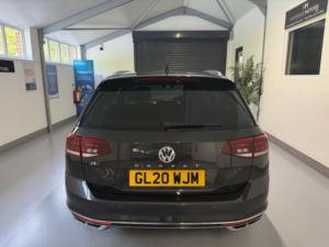 2020 Volkswagen Passat 2.0 Tdi Evo R-Line in Grey — image 4