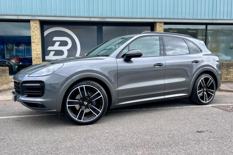 2019 Porsche Cayenne 3.0t V6 Tiptronics 4WD Euro 6 (s/s) 5dr in Grey — image 1