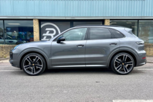 2019 Porsche Cayenne 3.0t V6 Tiptronics 4WD Euro 6 (s/s) 5dr in Grey — image 6