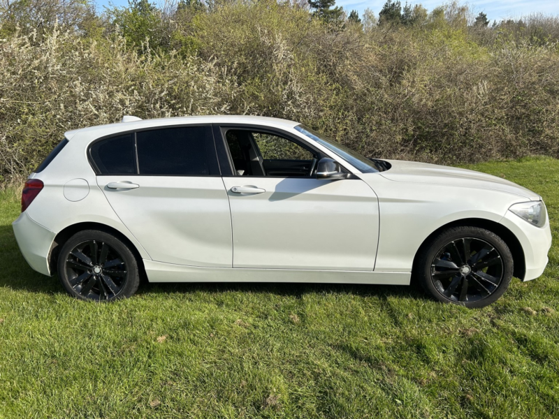 2013 BMW 1 Series 2.0 118d Se Sport 5-Door in White — image 1