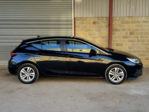 2017 Vauxhall Astra 1.6 Cdti Ecoflex Tech Line in Black — image 4