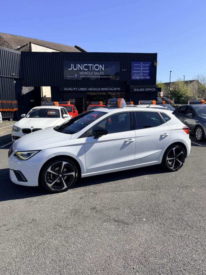 2022 SEAT Ibiza 1.0 Tsi Fr Sport in White — image 1