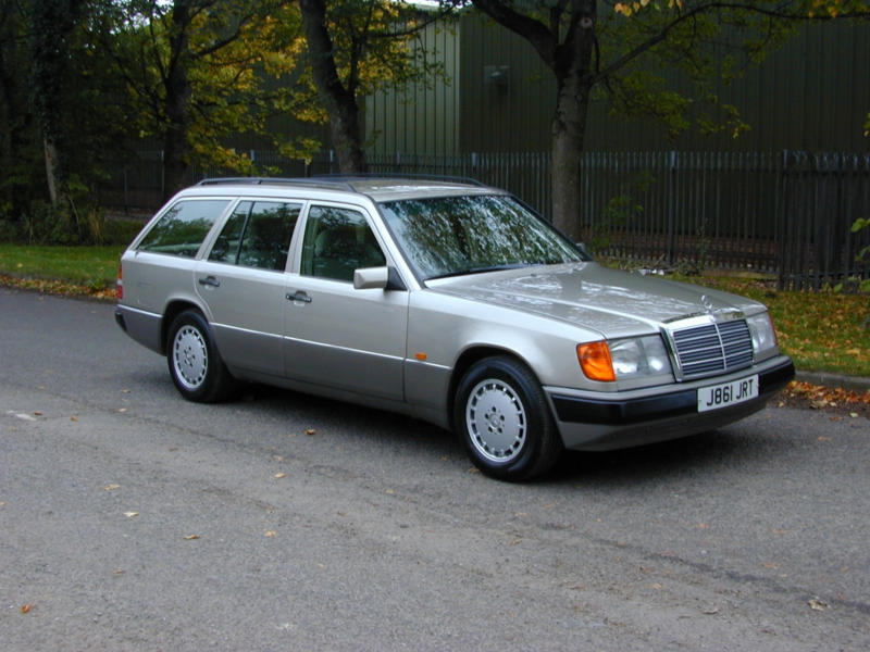 1991 Mercedes-Benz 200 Ref 8747 - Mercedes Benz W124 E200 Automatic Estate - Air Con (rhd - Uk Car) in Silver — image 1