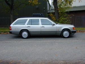 1991 Mercedes-Benz 200 Ref 8747 - Mercedes Benz W124 E200 Automatic Estate - Air Con (rhd - Uk Car) in Silver — image 2