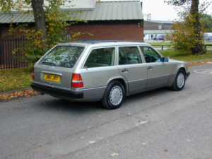 1991 Mercedes-Benz 200 Ref 8747 - Mercedes Benz W124 E200 Automatic Estate - Air Con (rhd - Uk Car) in Silver — image 3